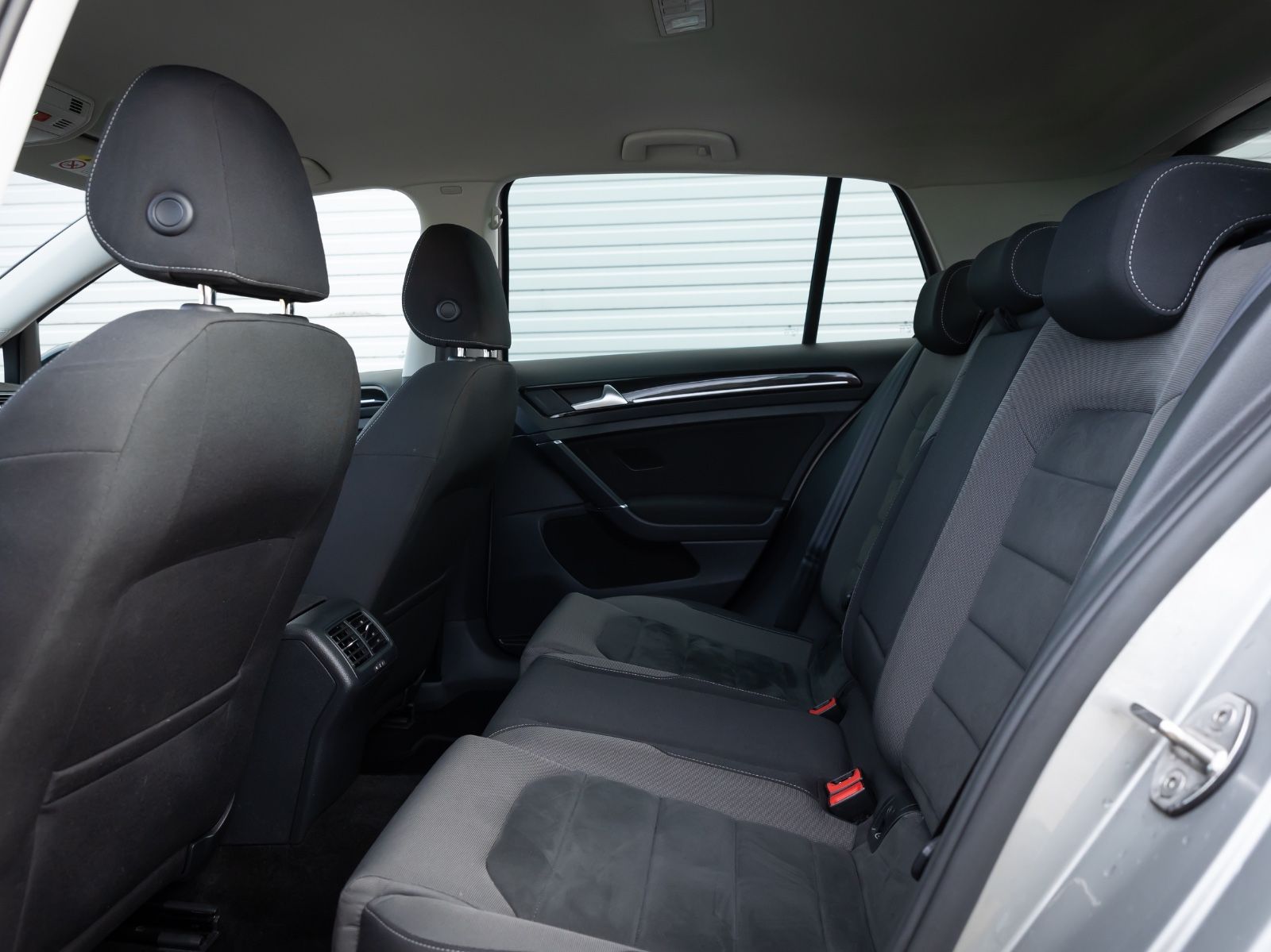 Volkswagen Golf VII 1.5TSI Highline - Samsaru's Car Outlet