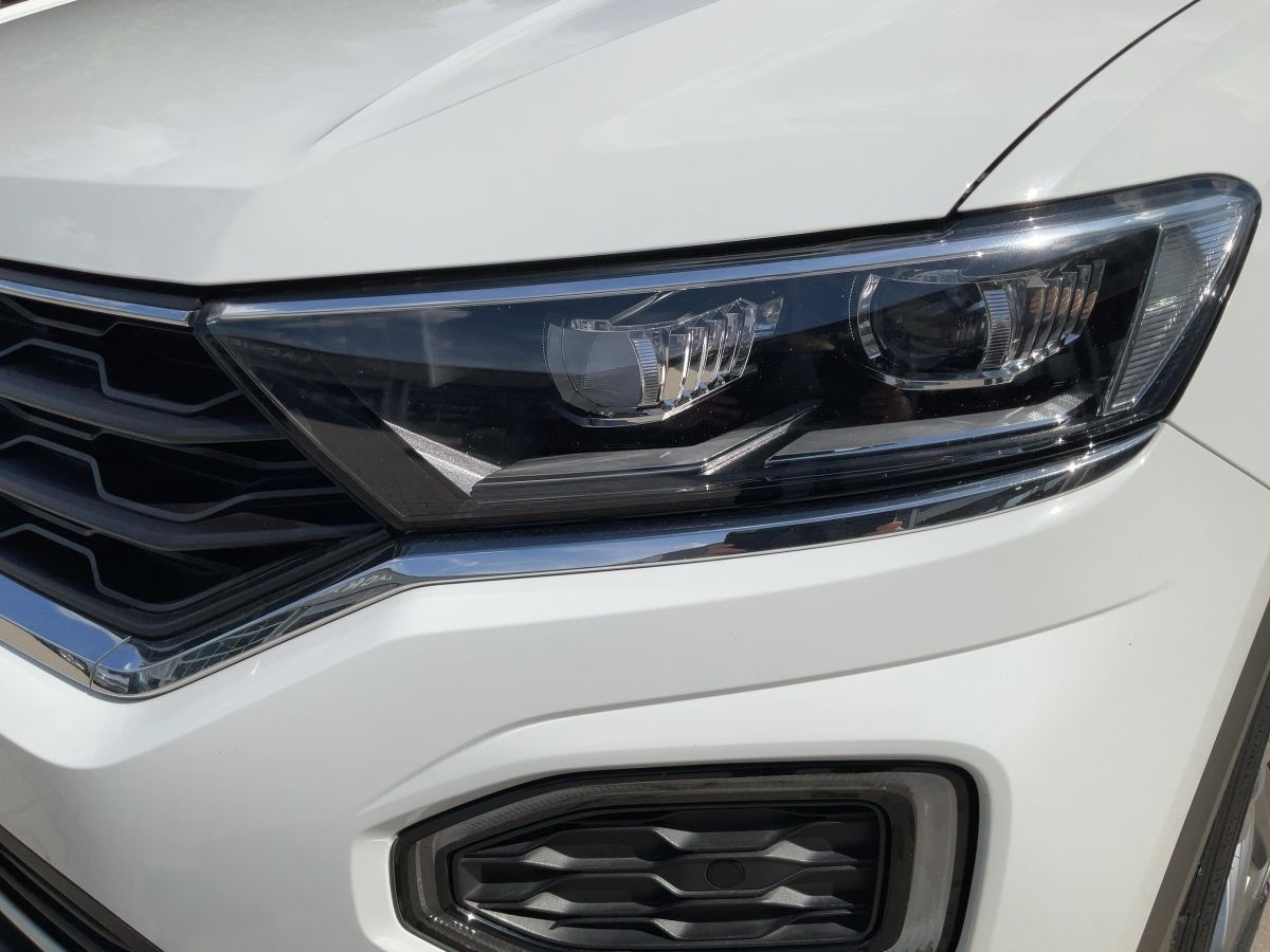 Volkswagen T-Roc 1.5 TSI R-LINE - Samsaru's Car Outlet
