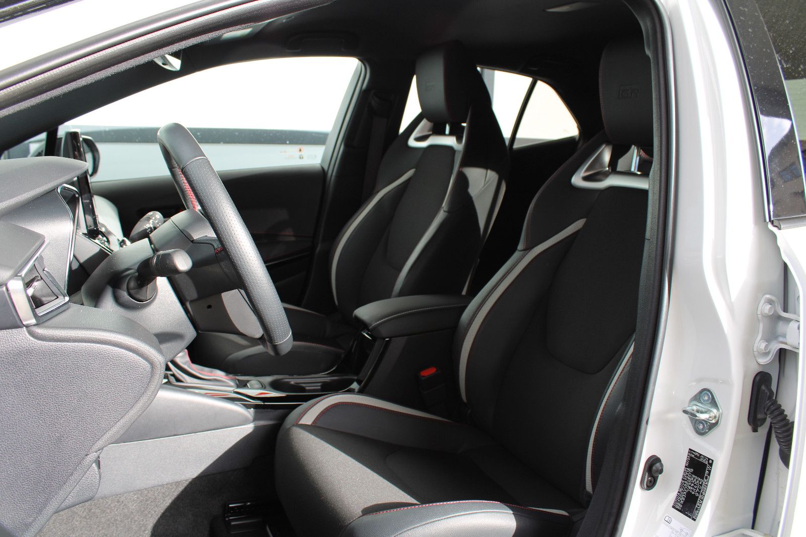 Toyota Corolla 1,8 Hybrid GR Sport, Navi