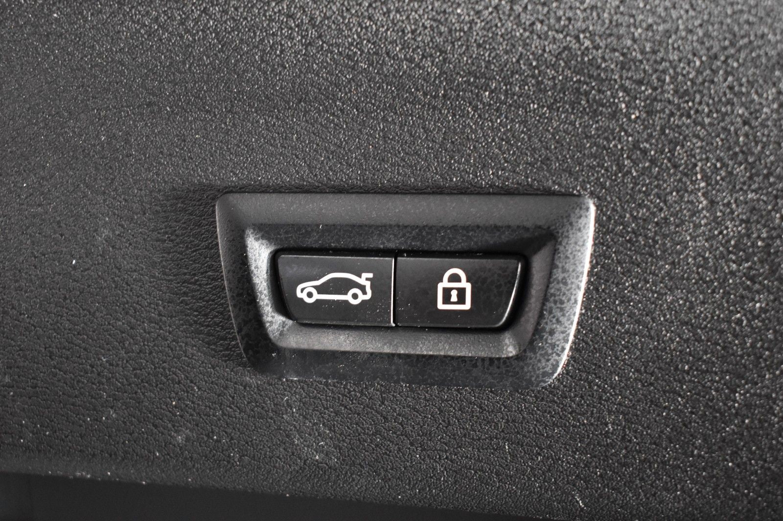 BMW X1 xDrive 25 d M SPORT - Samsaru's Car Outlet