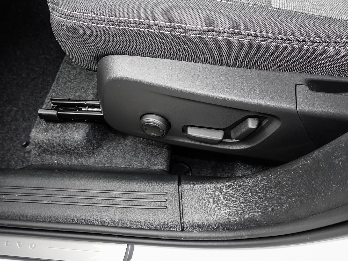 Volvo XC40 B3 Benzin Plus Dark - Samsaru's Car Outlet