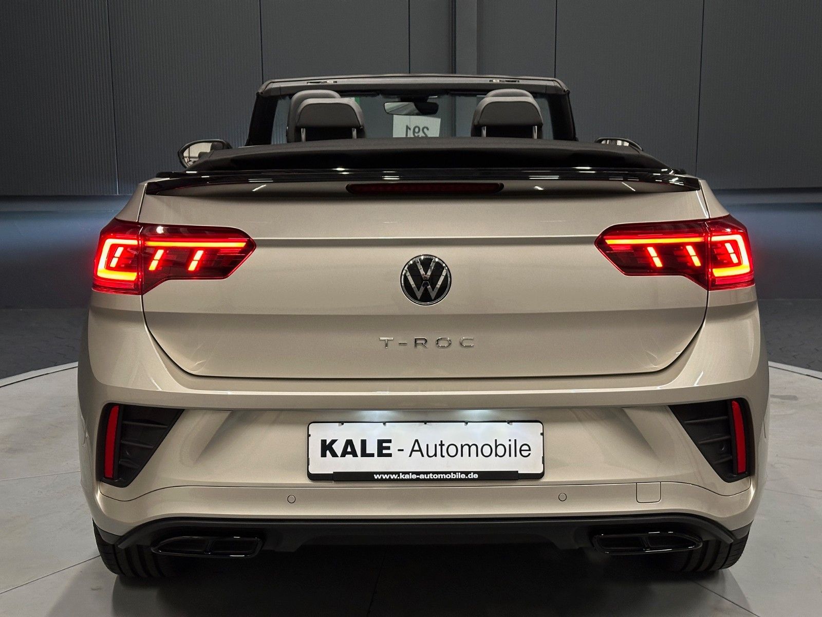 Volkswagen T-Roc R-Line Black - Samsaru's Car Outlet