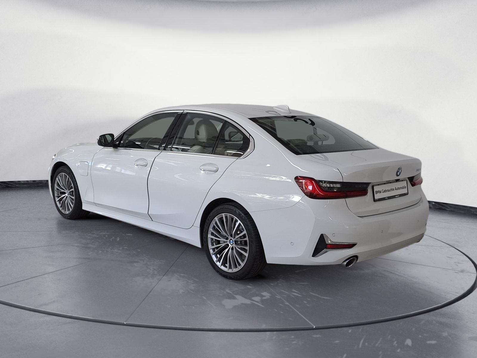BMW 330e Luxury Line - Samsaru's Car Outlet