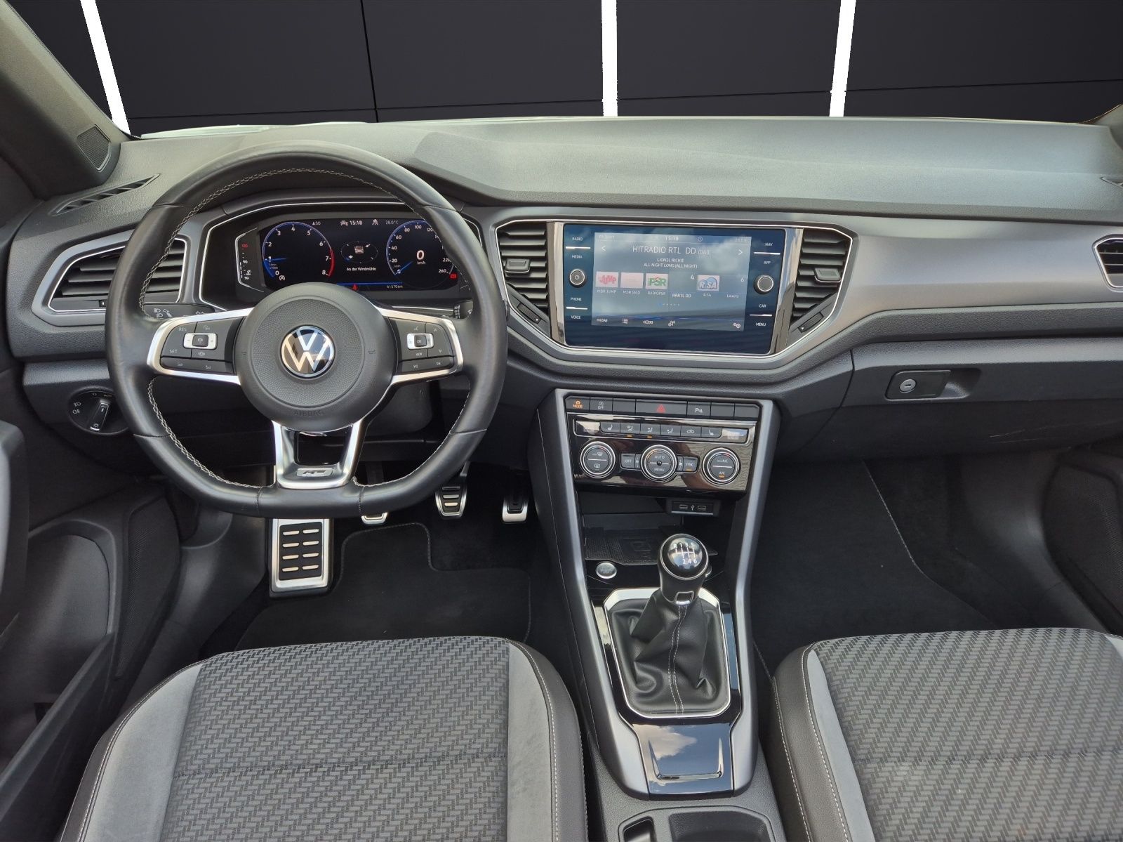 Volkswagen T-Roc TSI R-Line - Samsaru's Car Outlet