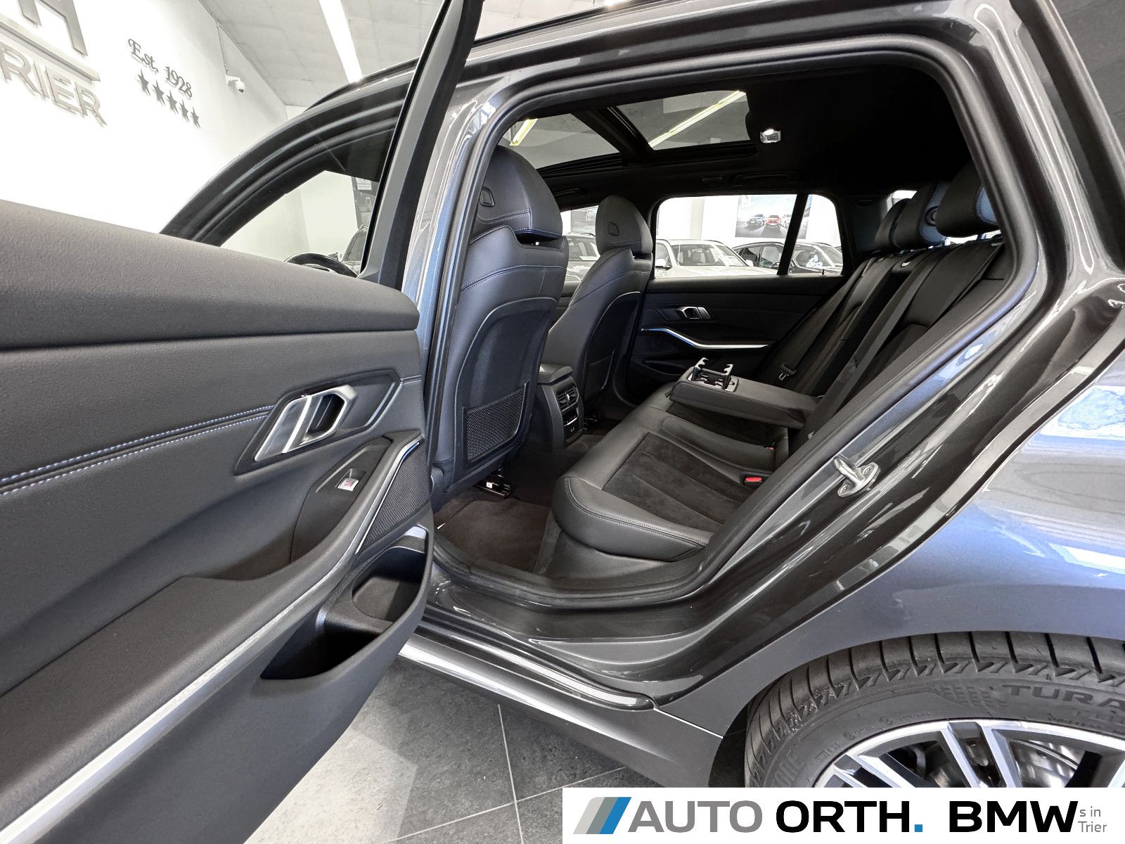BMW 320e xDrive Touring M-SPORT - Samsaru's Car Outlet