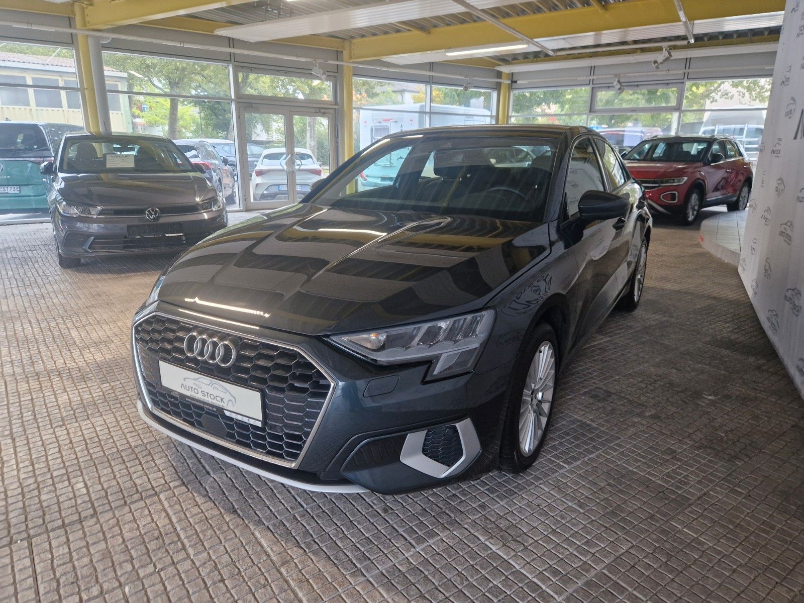 Audi A3 30 TFSI S tronic advanced LED Navi PDC Sitzh.