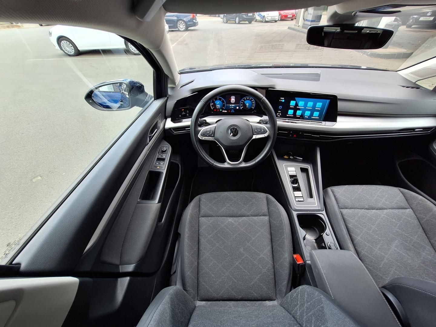 Volkswagen Golf Life 2.0 TDI DSG - Samsaru's Car Outlet