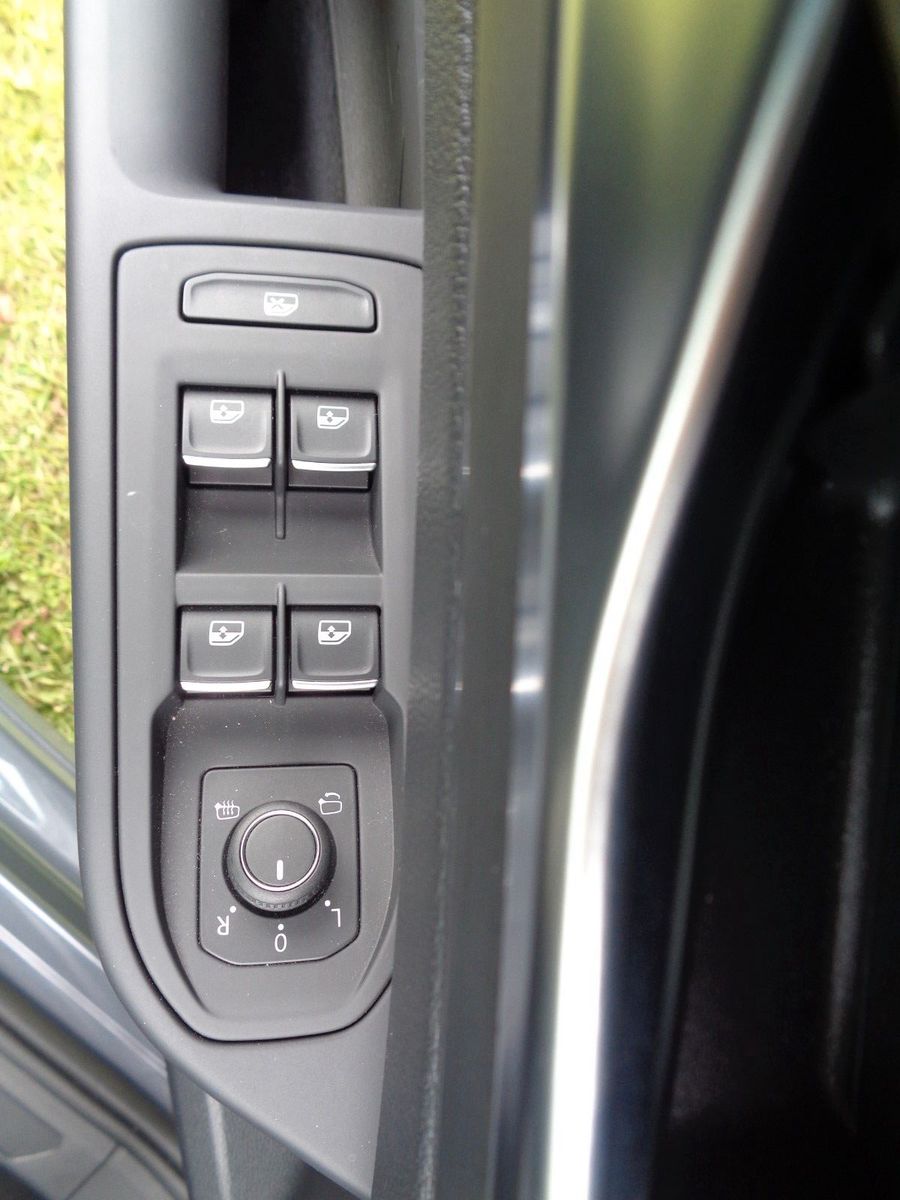 Volkswagen Golf VIII Lim. Style - Samsaru's Car Outlet