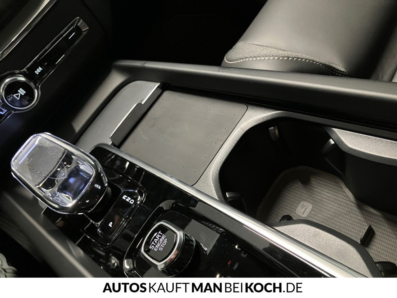 Volvo XC60 B5 AWD PlusDark ACC BLIS AHK 4xSHz VLED H&K