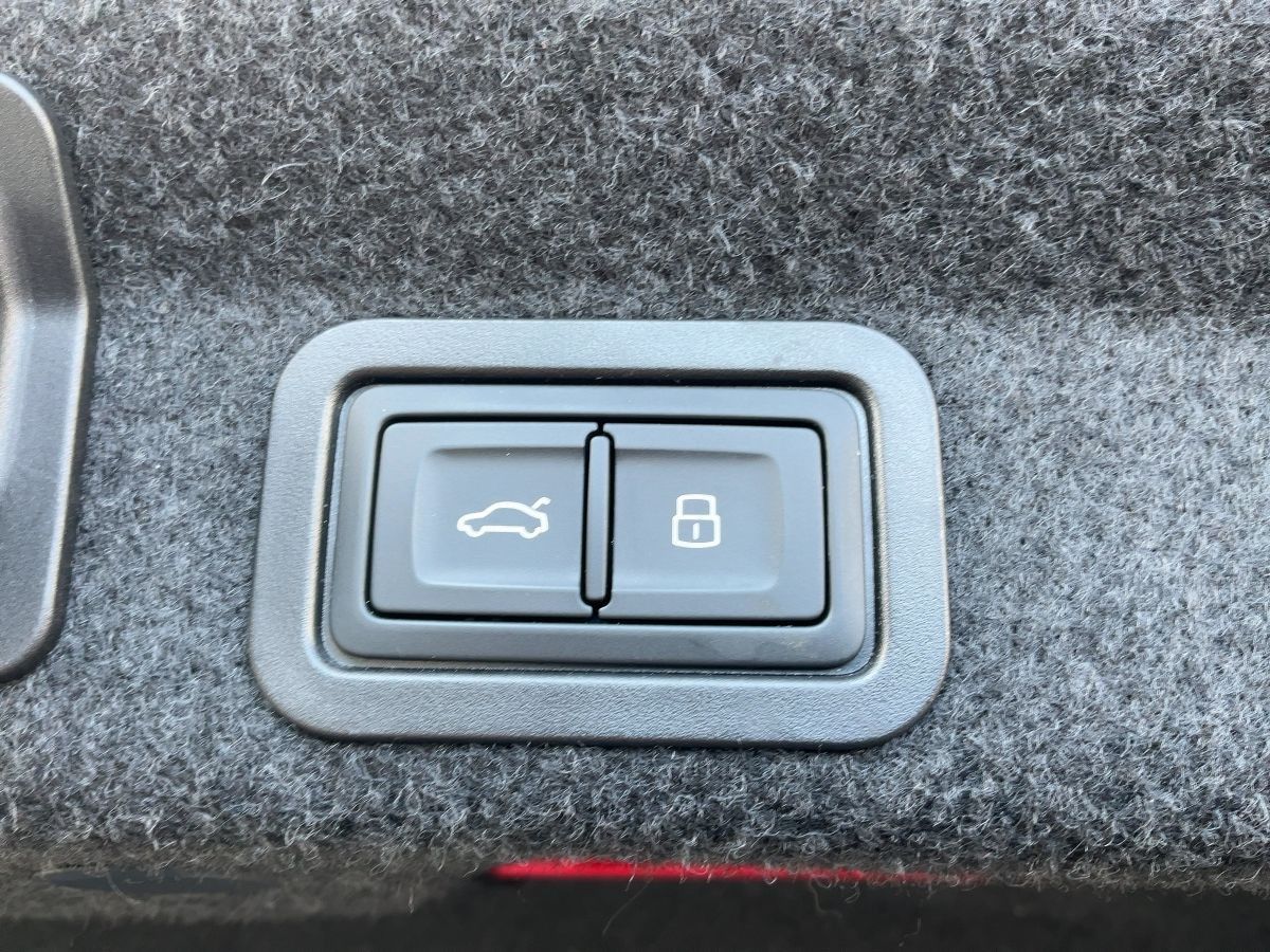 Audi A6 Limousine 40 TDI S-TR DESIGN - Samsaru's Car Outlet
