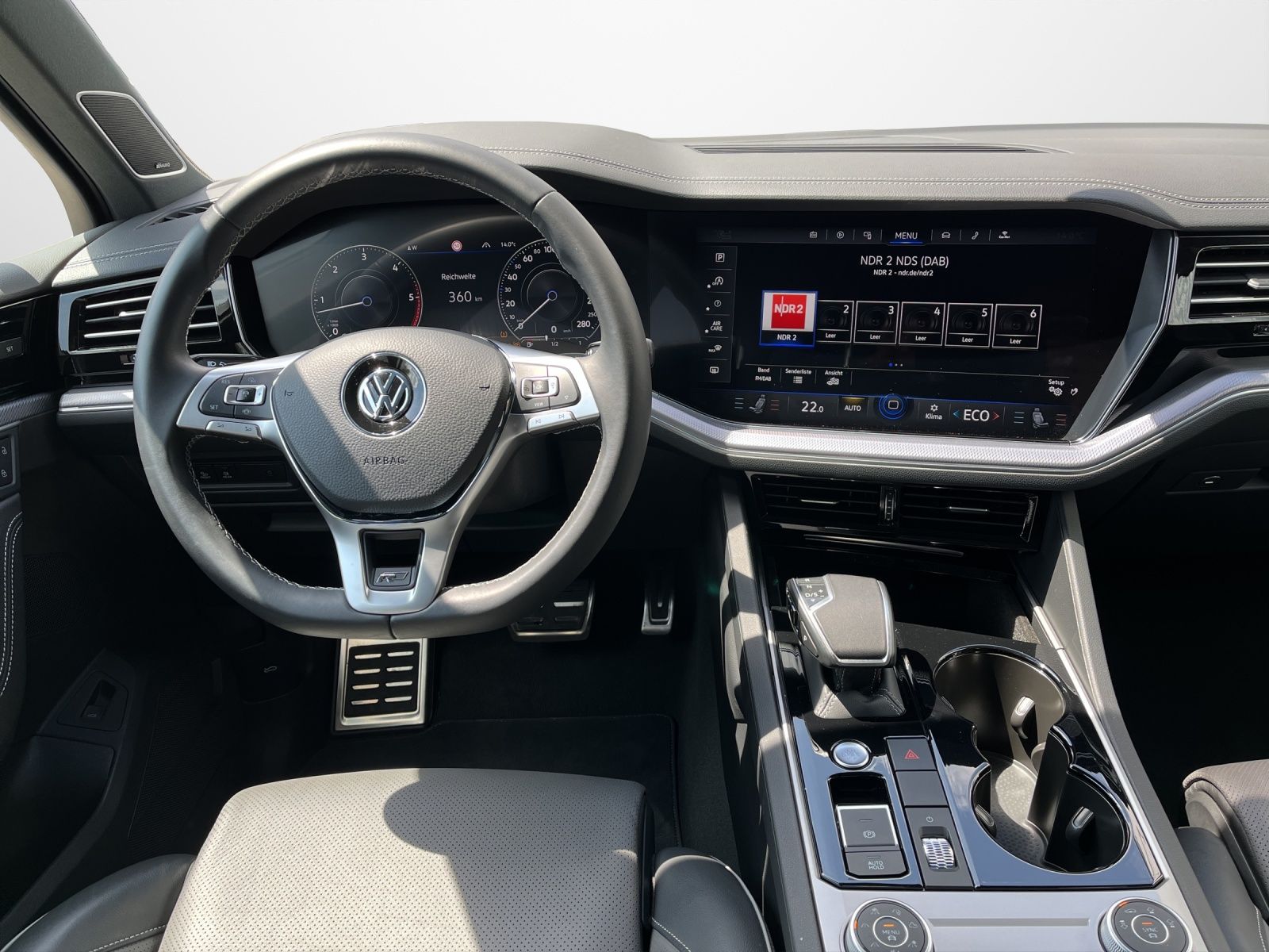 Volkswagen Touareg V8 TDI 4M R-Line Black - Samsaru's Car Outlet