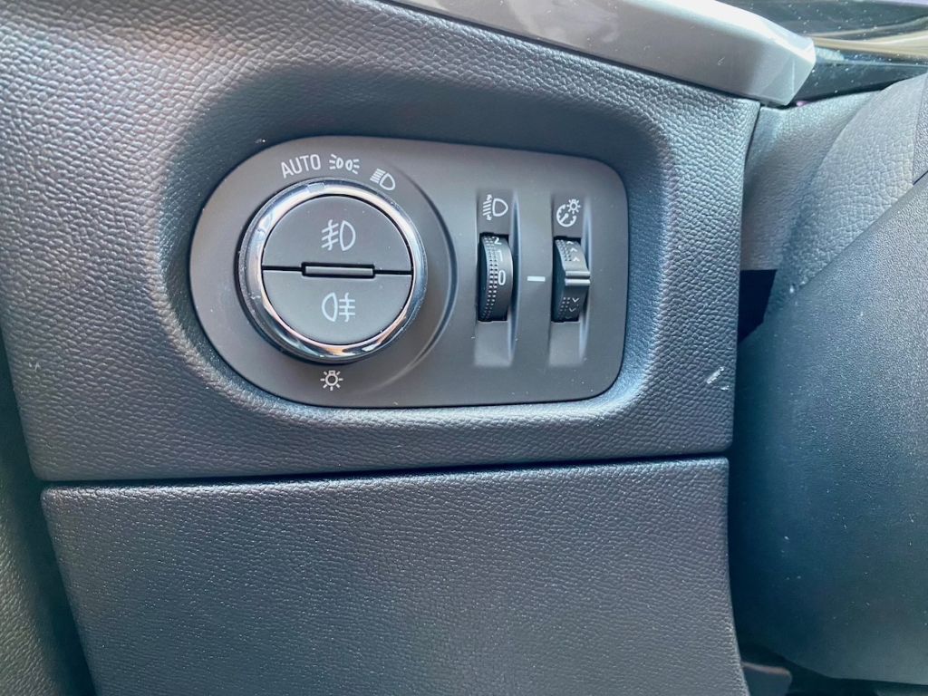 Opel Mokka 1.2 - Samsaru's Car Outlet