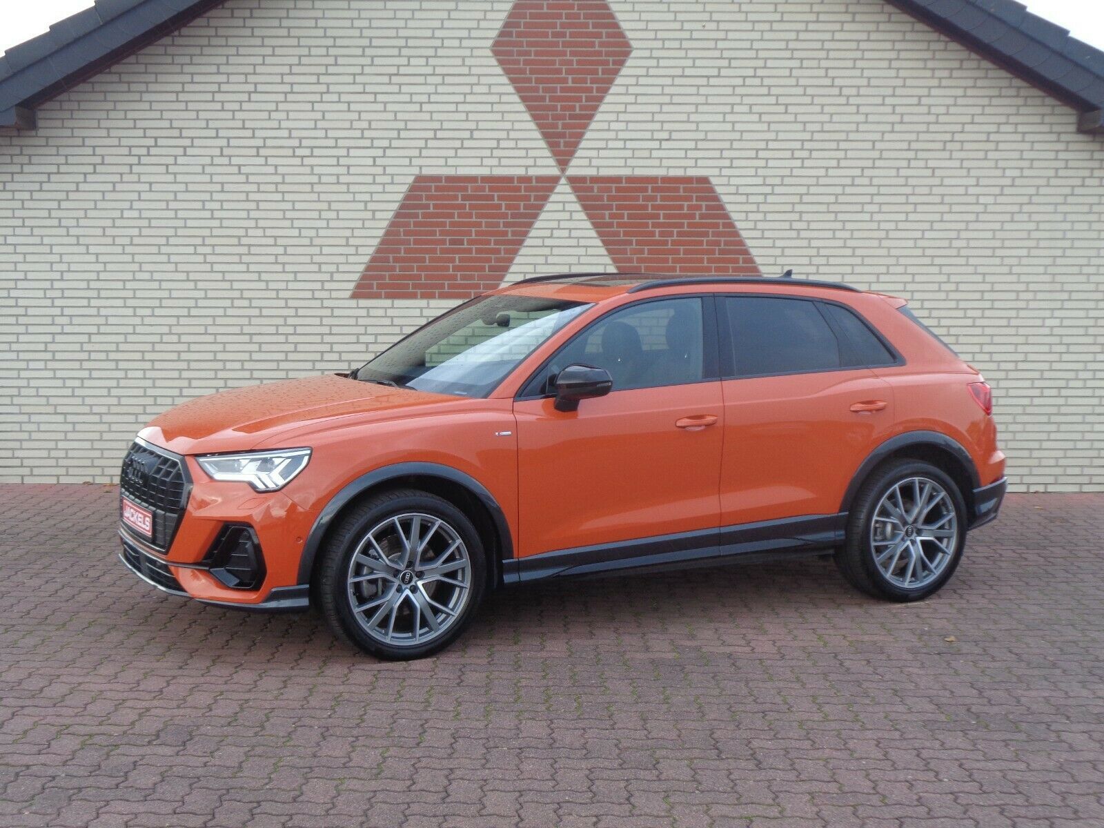 Audi Q3 40 TFSI quattro S-line - Samsaru's Car Outlet