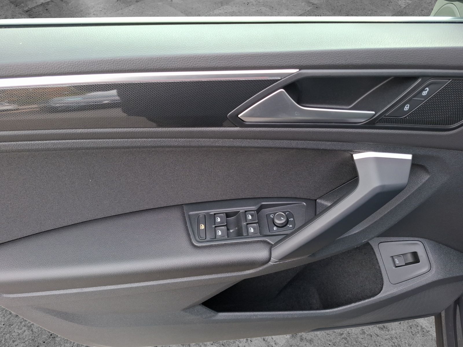 Volkswagen Tiguan TDI Elegance DSG 4M Matrix Navi ACC AHK S