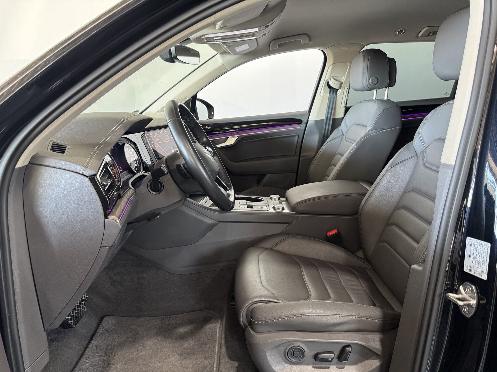 Volkswagen Touareg Atmosphere 4Motion - Samsaru's Car Outlet