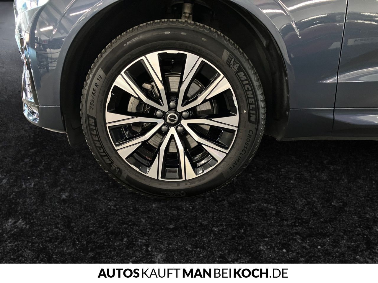 Volvo XC60 B5 AWD PlusDark ACC BLIS AHK 4xSHz VLED H&K
