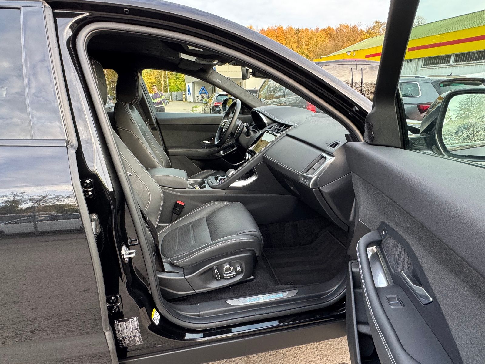 Jaguar E-Pace E-PACE R-Dynamic HSE AWD
