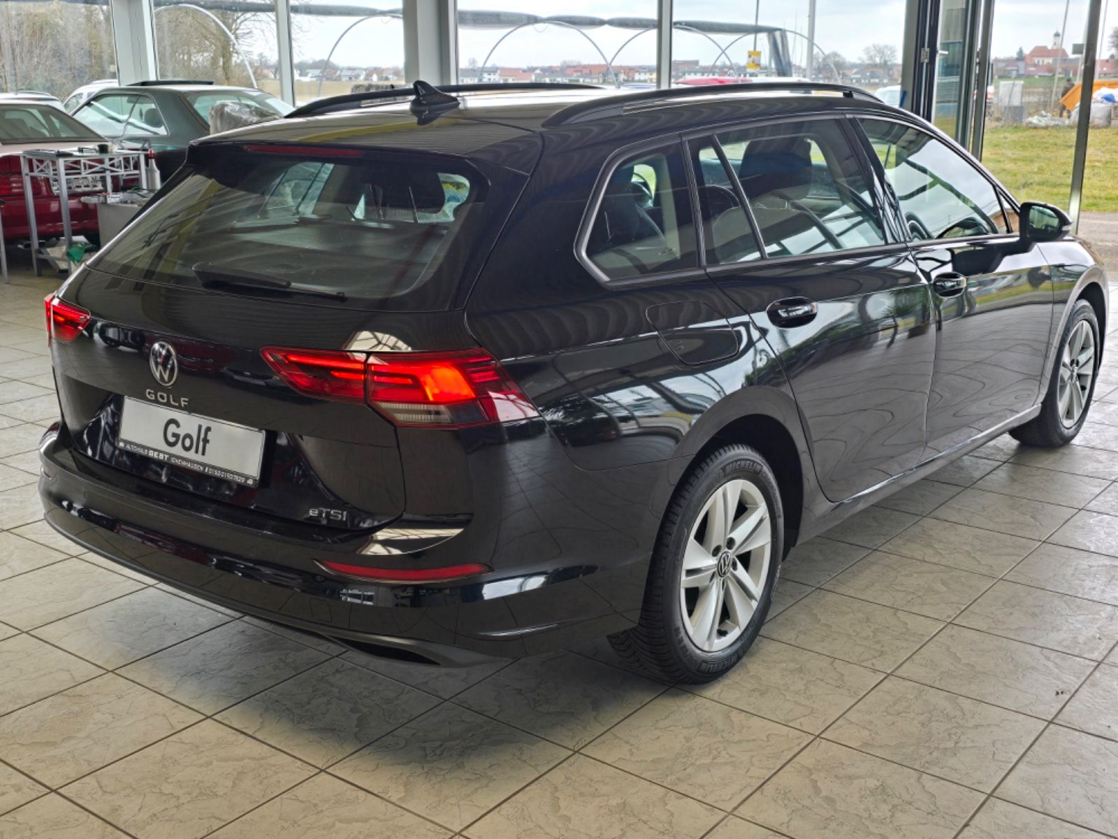 Volkswagen Golf VIII Variant Life eTSI DSG - Samsaru's Car Outlet