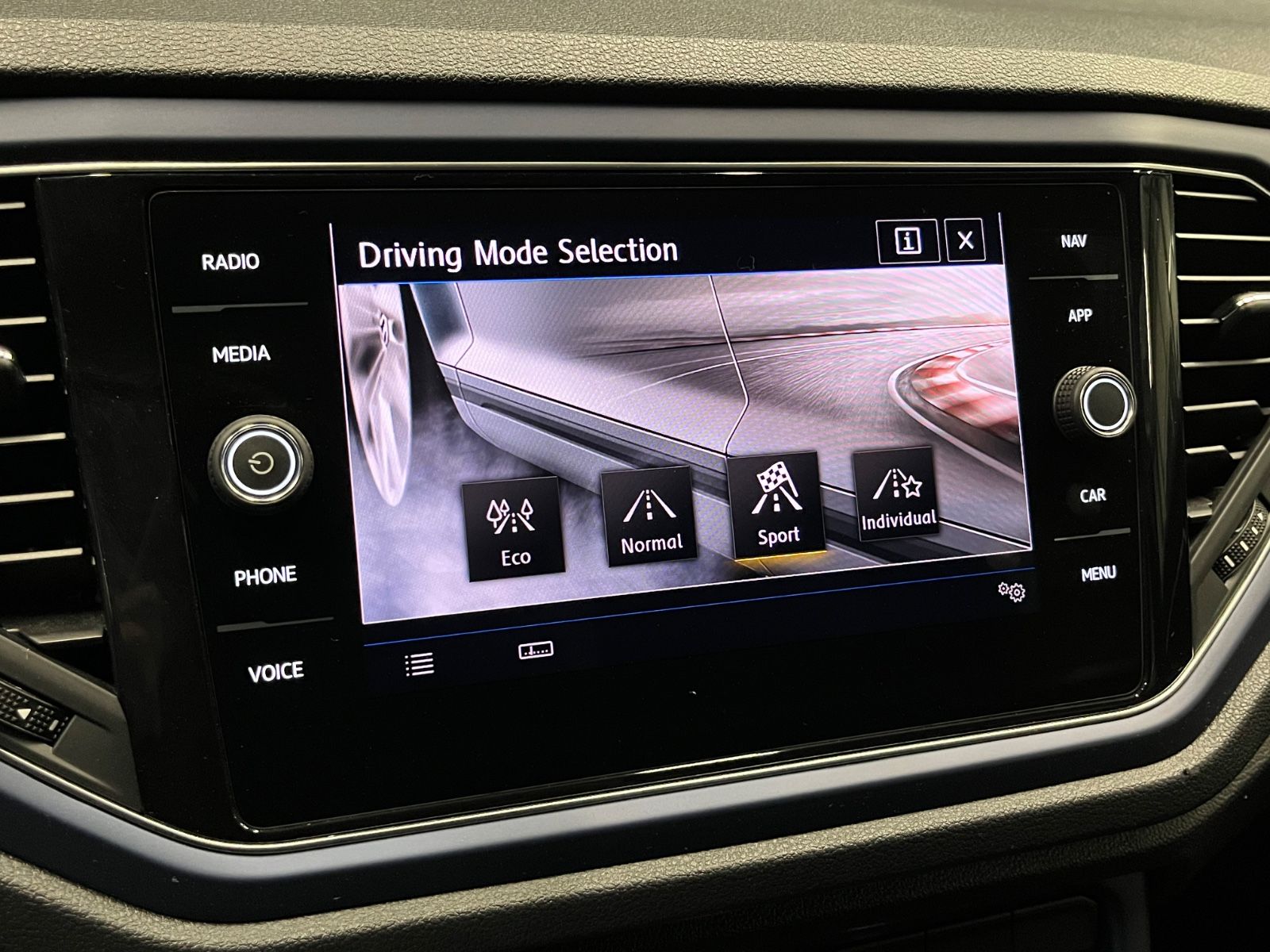 Volkswagen T-Roc 1.5 TSI DSG United - Samsaru's Car Outlet