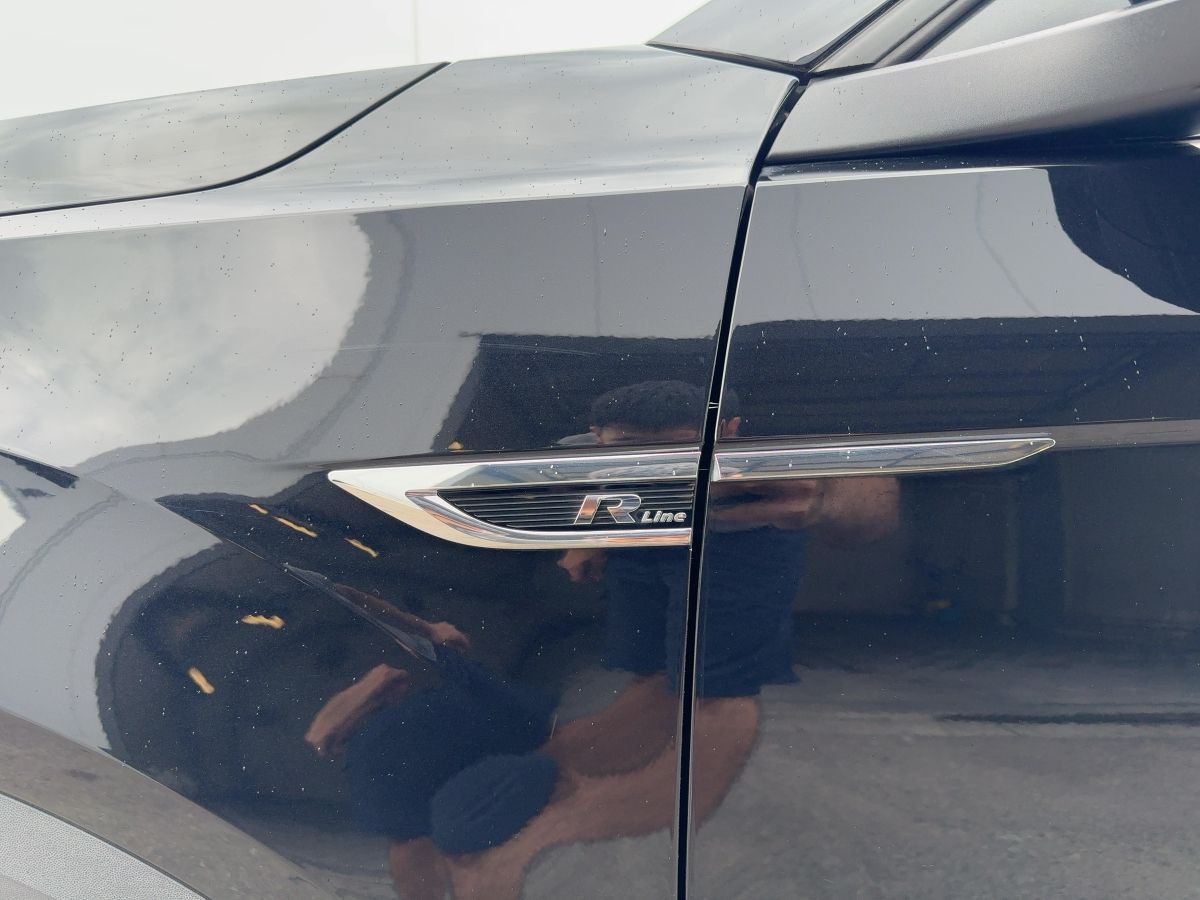 Volkswagen T-Roc 1.5 TSI DSG R-Line - Samsaru's Car Outlet