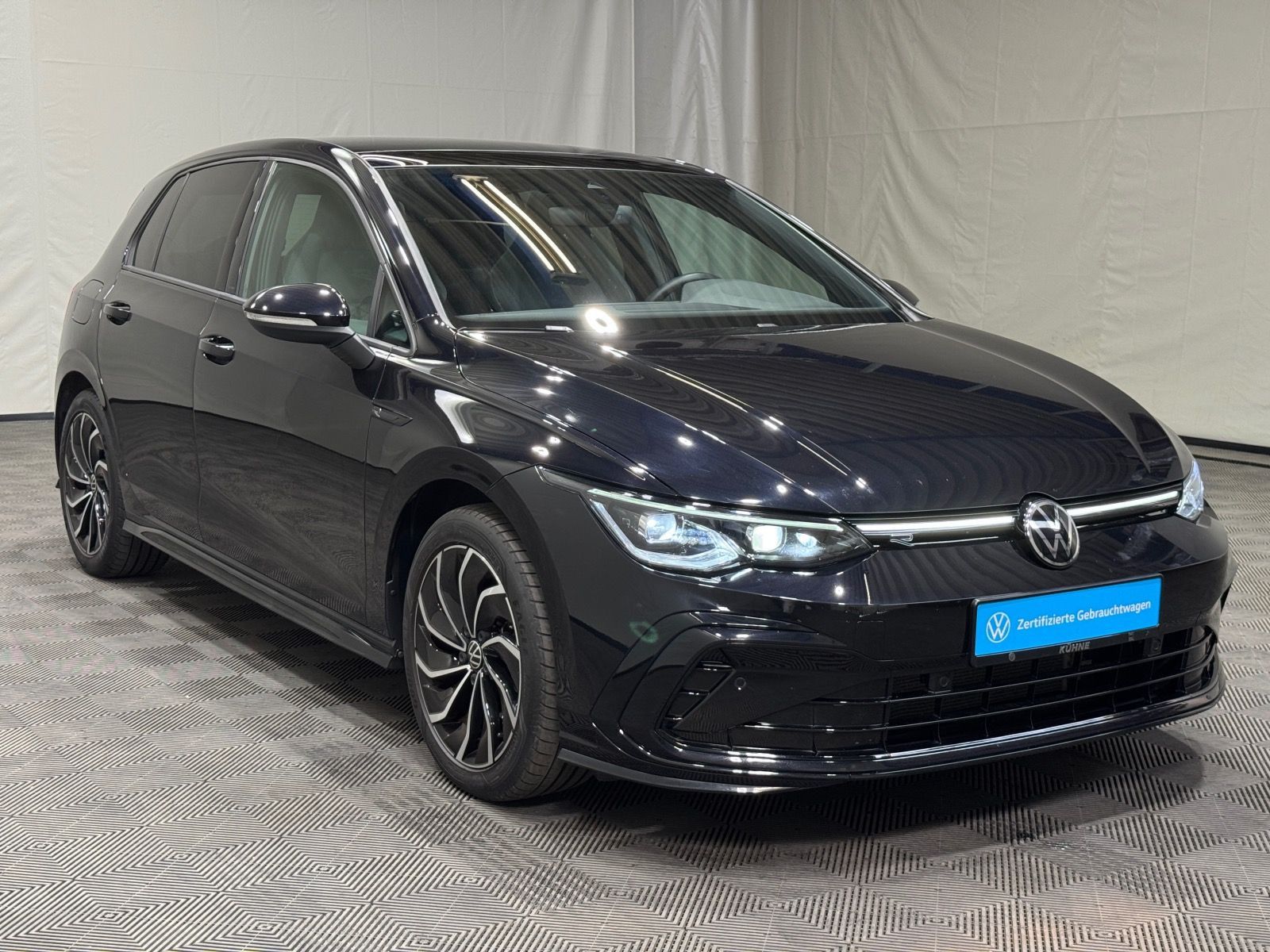 Volkswagen Golf R-Line 1.5 eTSI DSG - Samsaru's Car Outlet