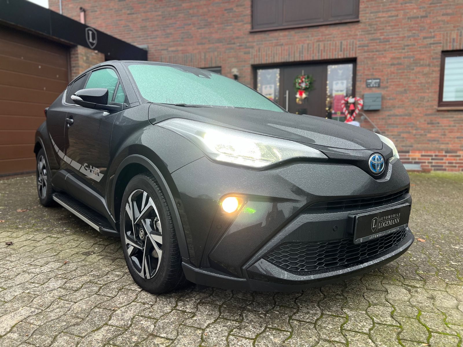 Toyota C-HR 2.0 Hybrid - Samsaru's Car Outlet