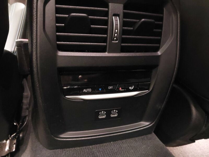 BMW 330e Aut. M Sportpaket - Samsaru's Car Outlet
