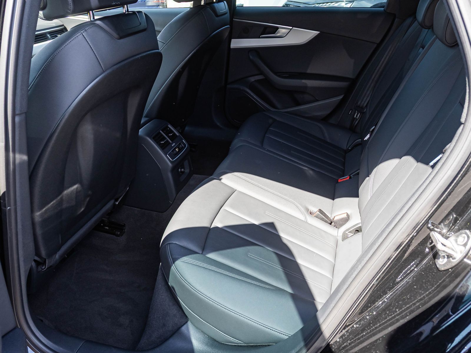 Audi A4 Avant advanced 35TFSI Stronic - Samsaru's Car Outlet