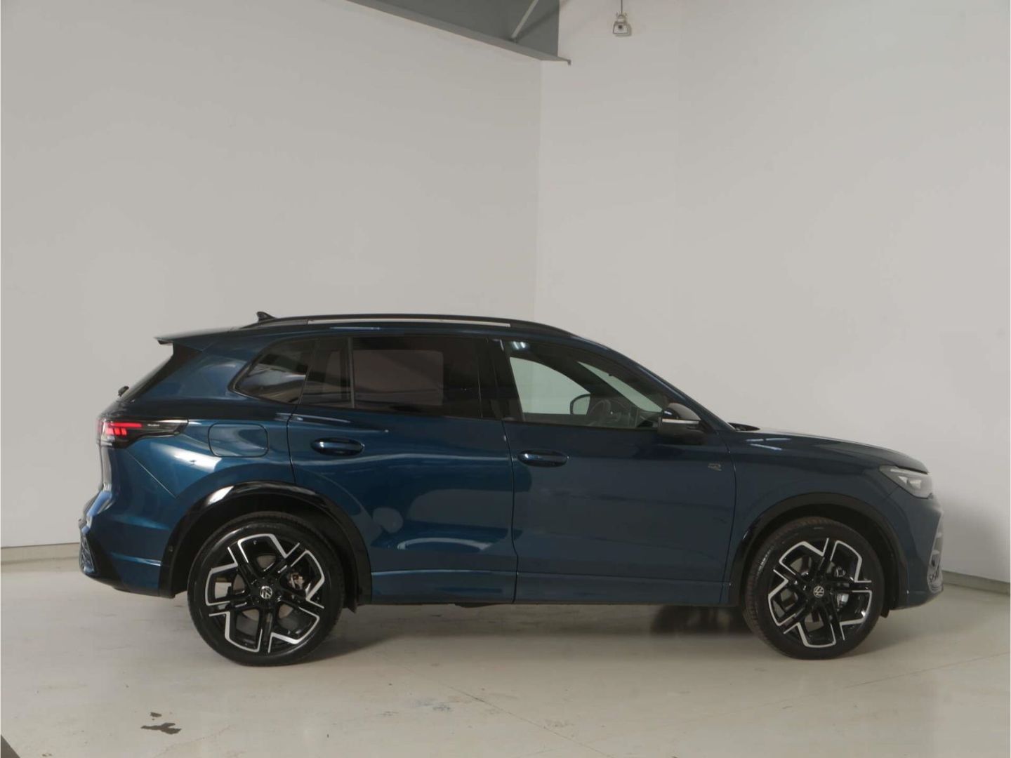 Volkswagen Tiguan 1.5 eHybrid R-Line Black Style PANO/AHK