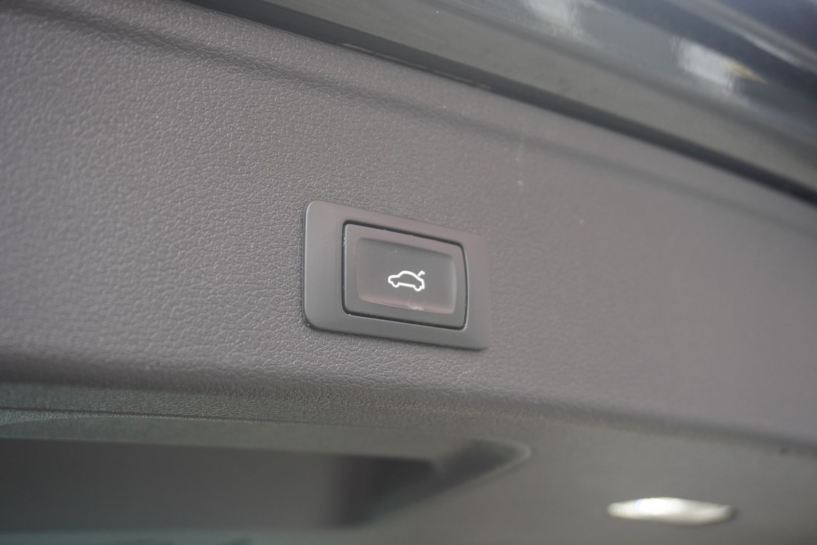 Audi A4 35 2.0 TFSI Avant S-line - Samsaru's Car Outlet