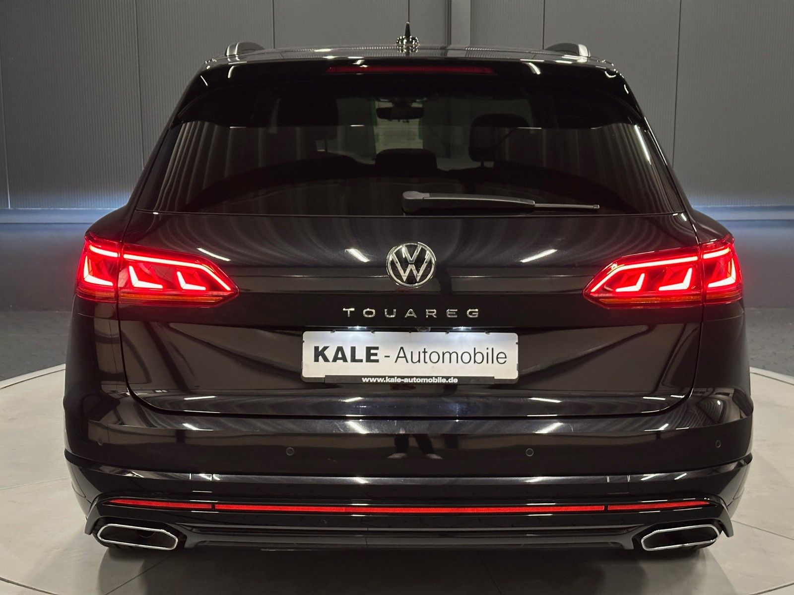 Volkswagen Touareg R-Line - Samsaru's Car Outlet