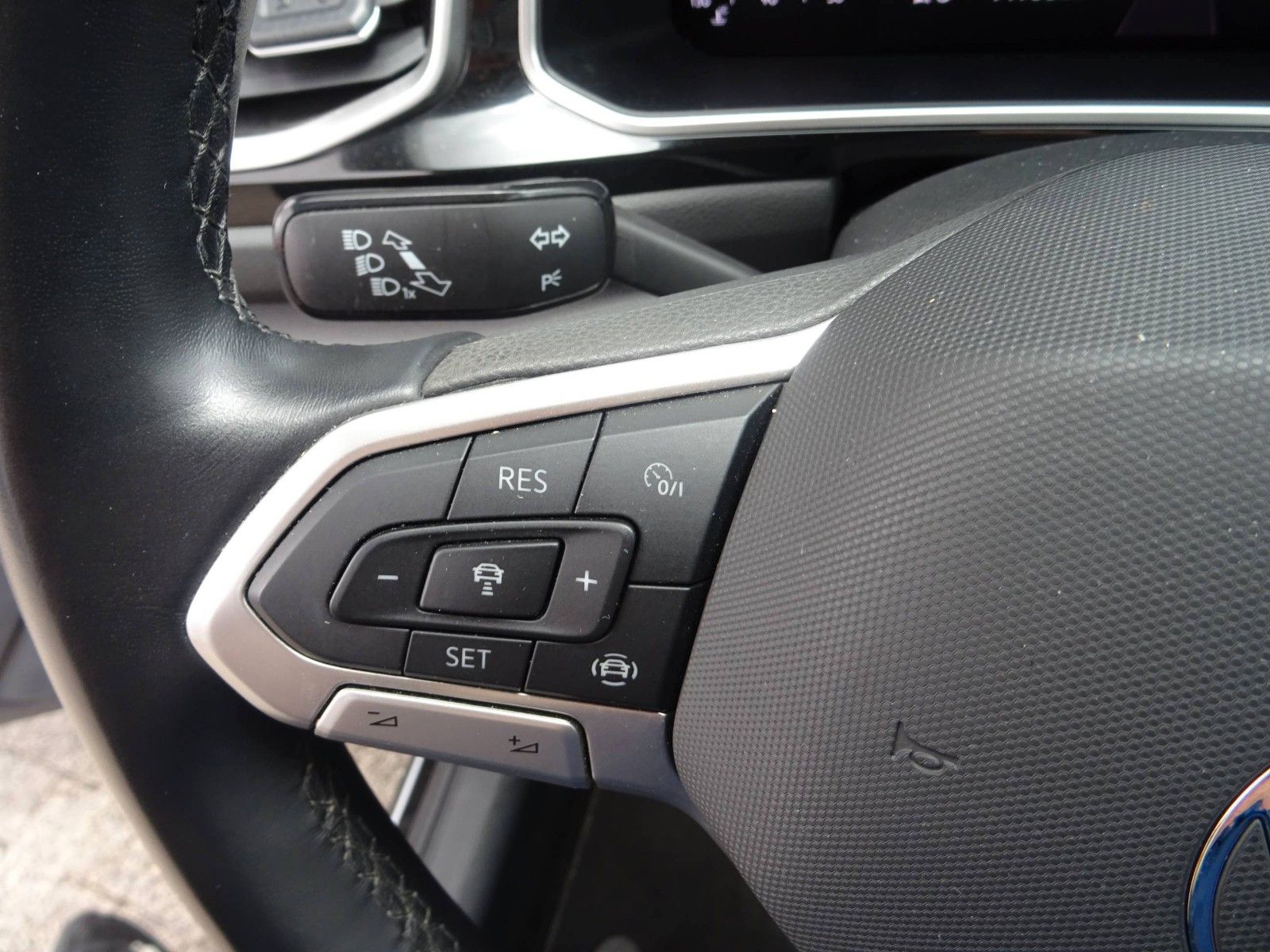 Volkswagen T-Roc R-Line - Samsaru's Car Outlet