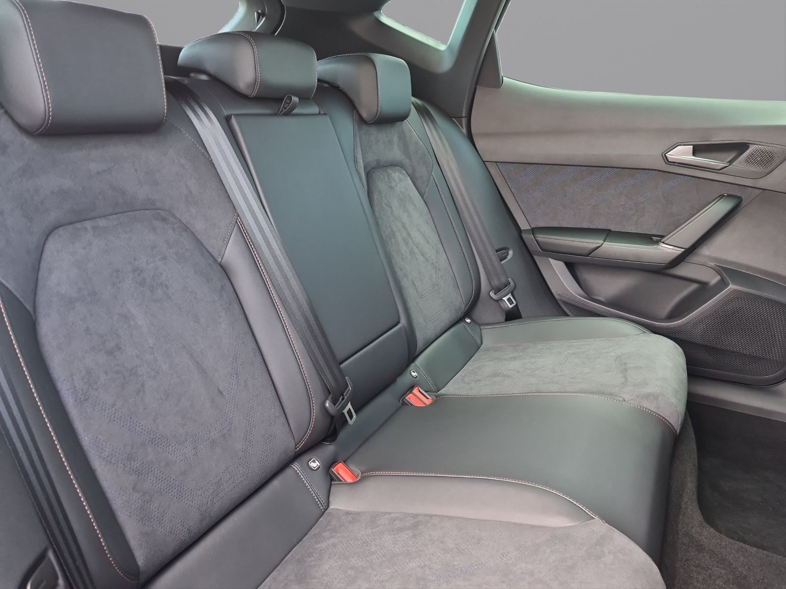 Cupra Formentor VZ 1.5e Hybrid - Samsaru's Car Outlet