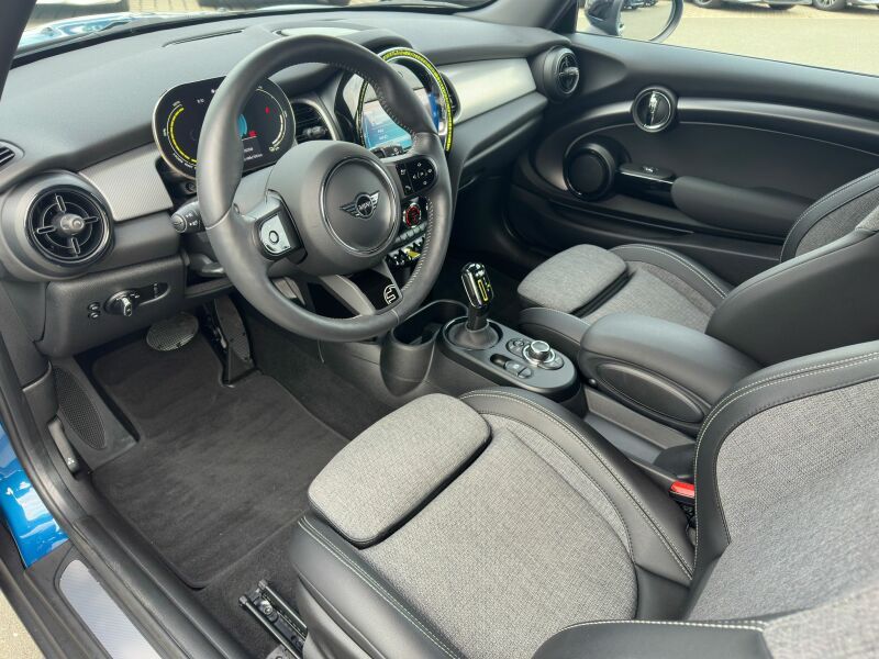 MINI Cooper SE - Samsaru's Car Outlet