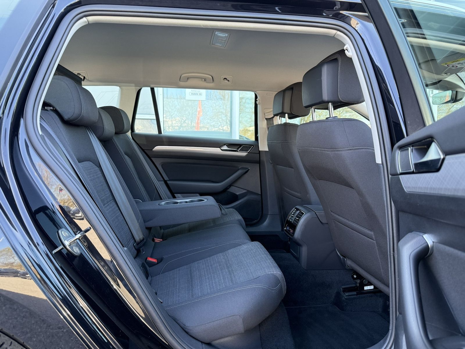 Volkswagen Passat 2.0 TDI BUSINESS - Samsaru's Car Outlet