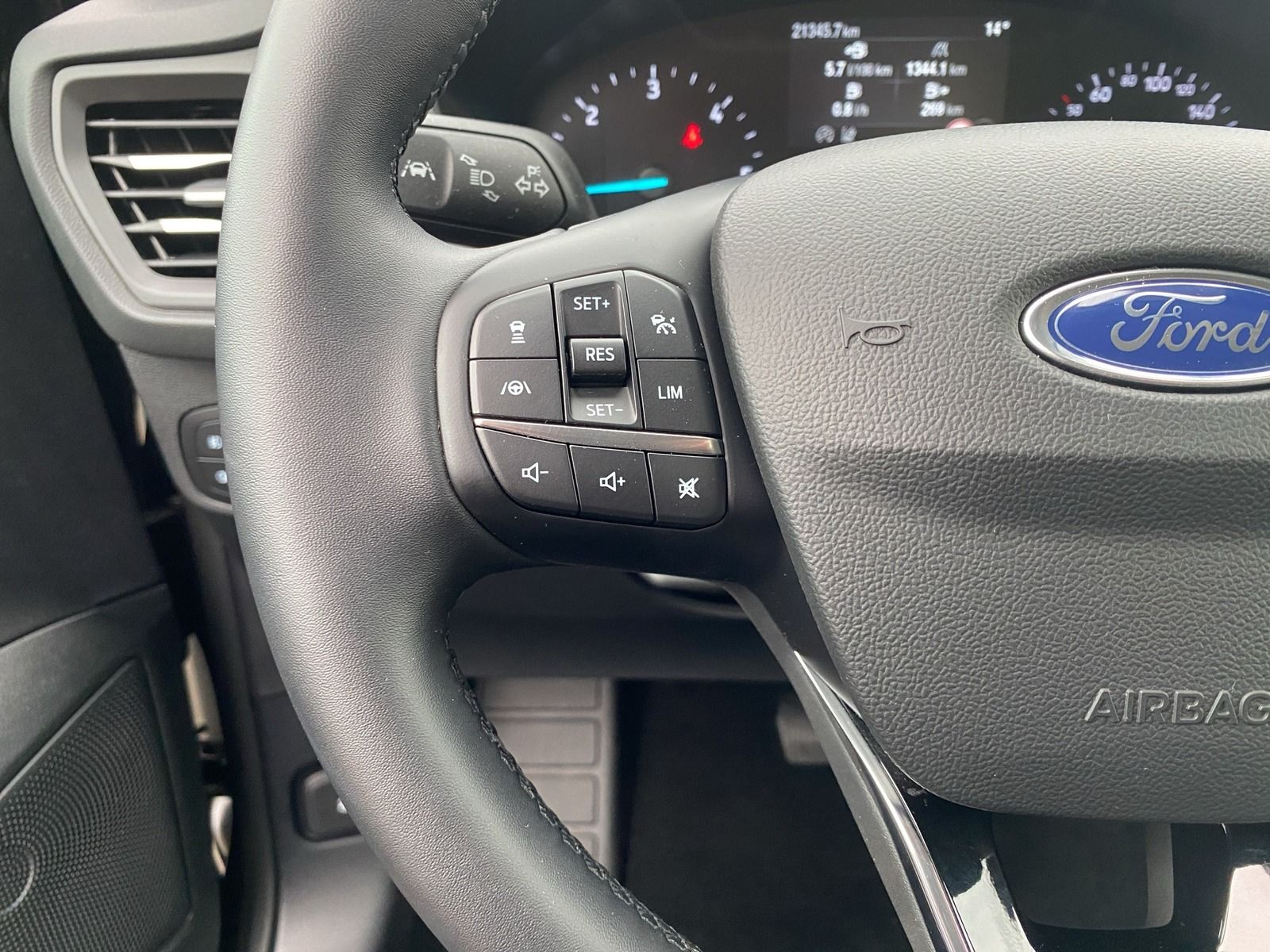 Ford Focus Turnier 1.5 EB Titanium Aut.*Navi*LED*RFK