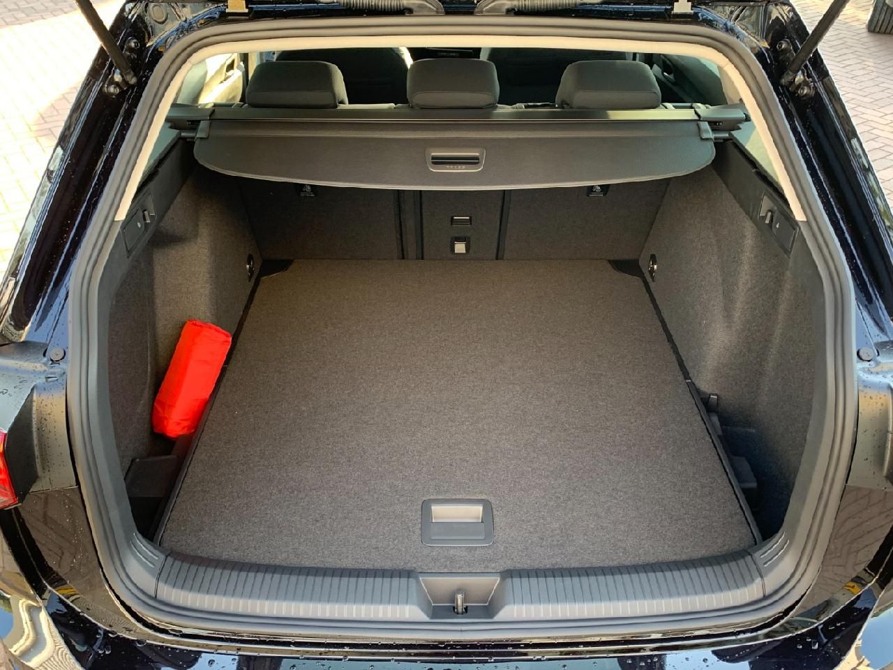 Volkswagen Golf VIII Variant 1.5 TSI OPF Style - Samsaru's Car Outlet