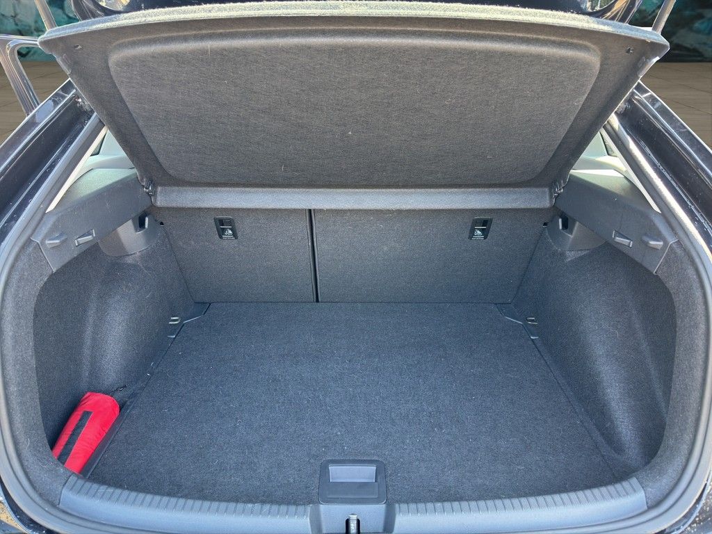 Volkswagen Taigo 1.0 TSI Life - Samsaru's Car Outlet