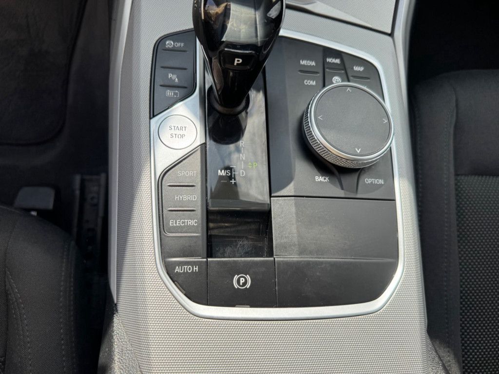 BMW 330e Aut. Advantage - Samsaru's Car Outlet