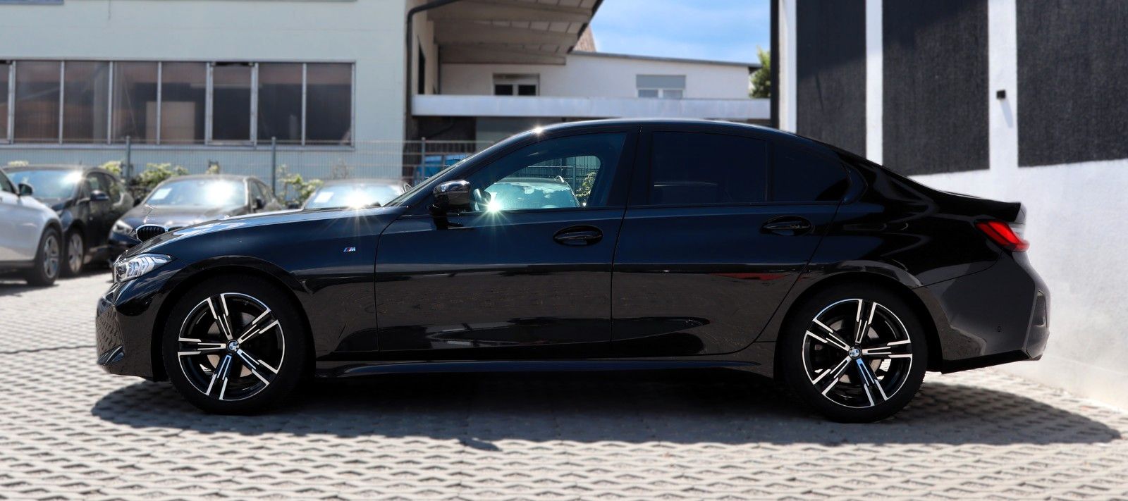 BMW 3 Lim. 320 d xDrive M Sport - Samsaru's Car Outlet