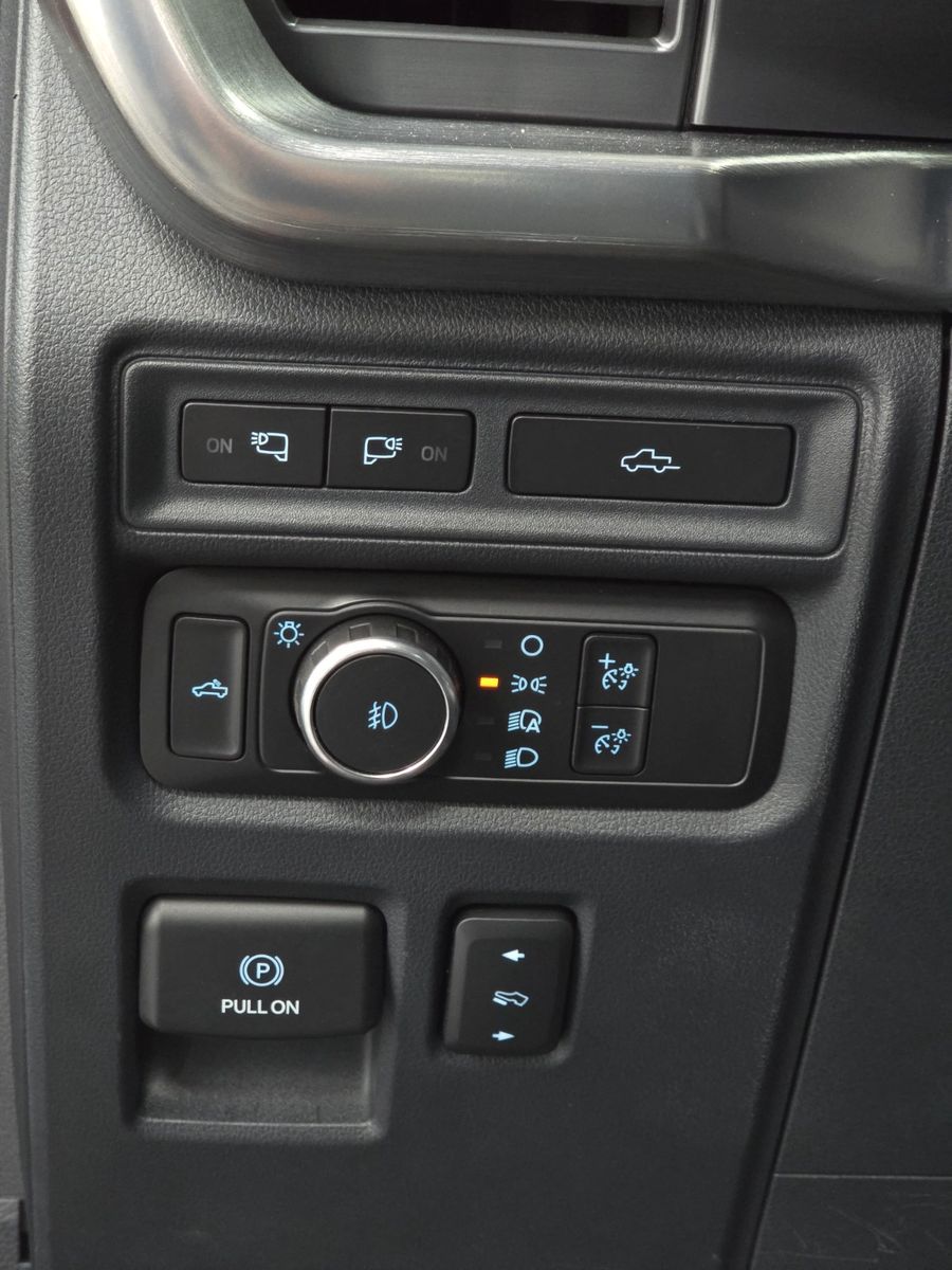 Ford F 150 Lariat - Samsaru's Car Outlet