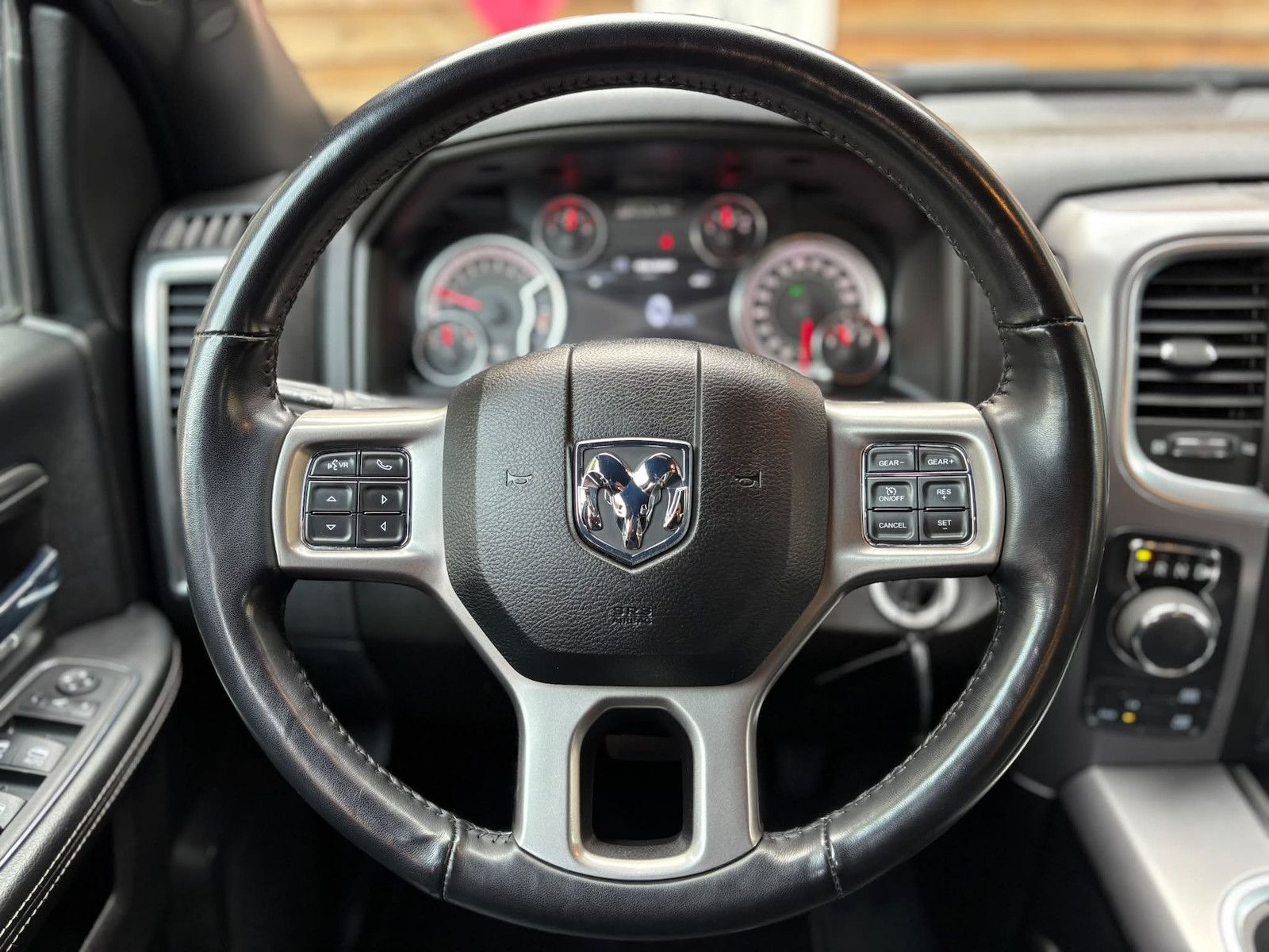 Dodge RAM 1500 5,7L Warlock 4x4 LEDER AHK LPG