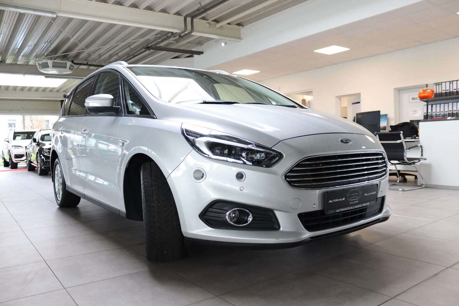 Ford S-MAX 2.0 EcoBlue Business - Samsaru's Car Outlet