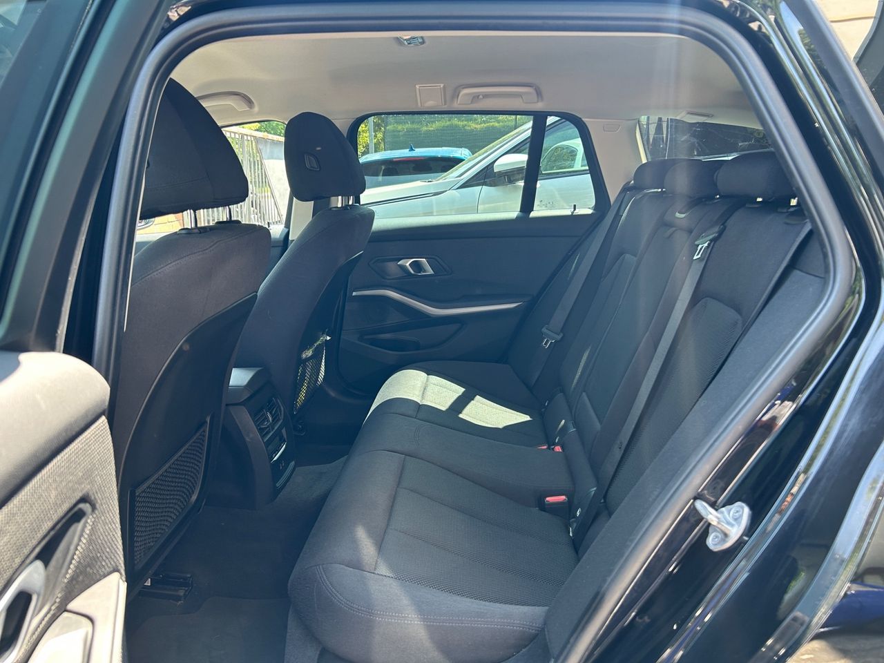 BMW 320 320d xDrive Touring Luxury - Samsaru's Car Outlet