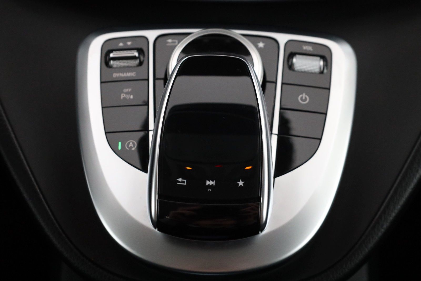 Mercedes-Benz V 220d lang - Samsaru's Car Outlet