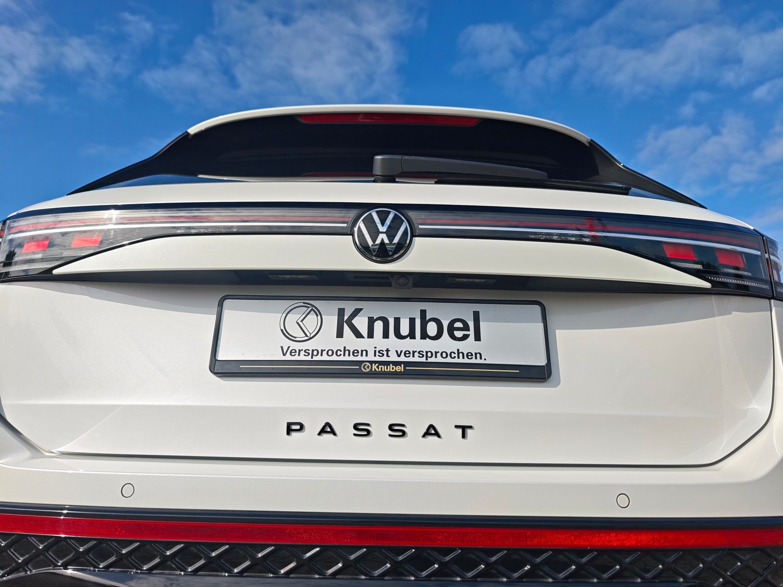 Volkswagen Passat Variant R-Line eHybrid Leder*AHK*Pano*Mat