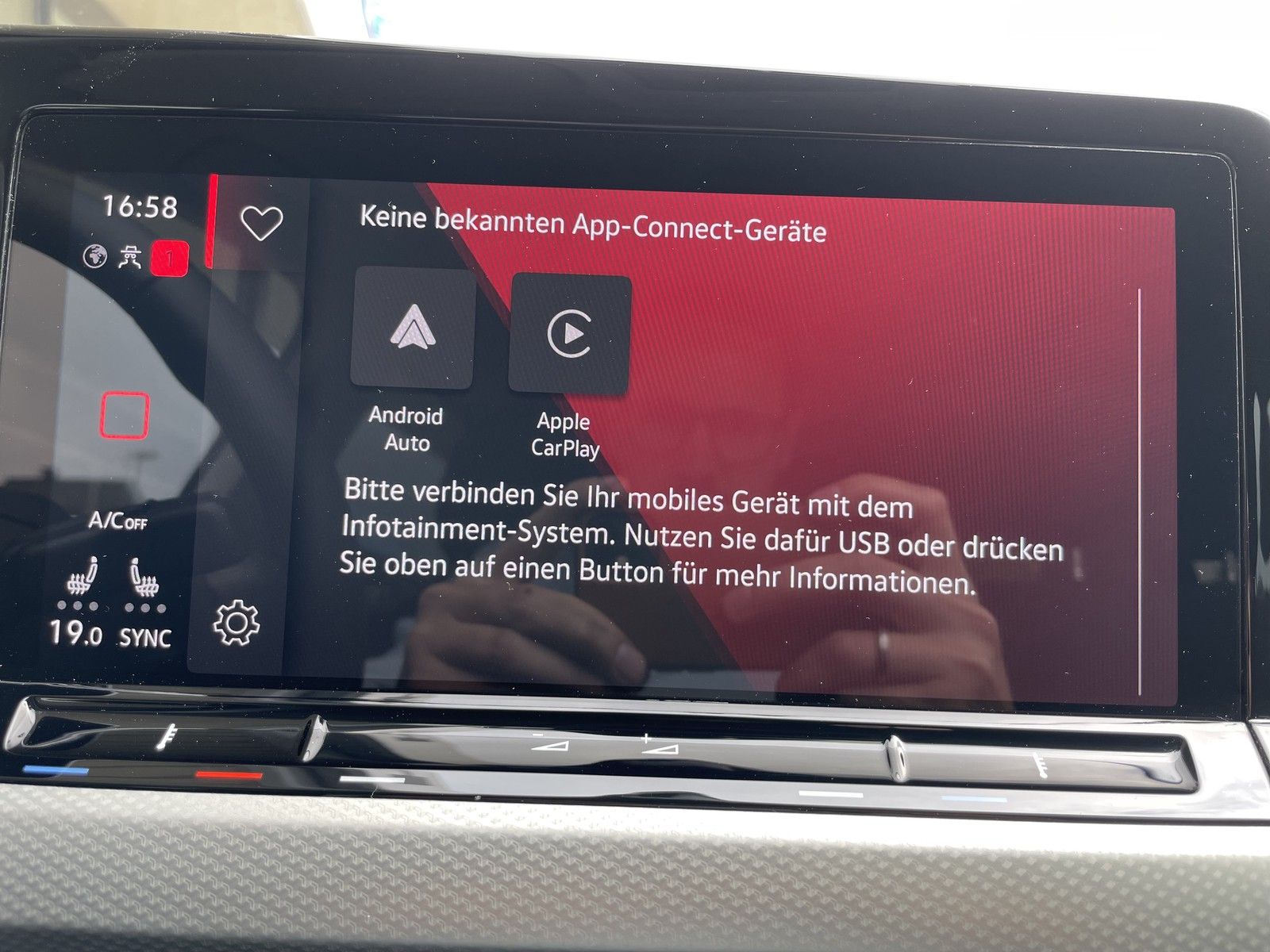 Volkswagen Golf VIII Move eTSI - Samsaru's Car Outlet