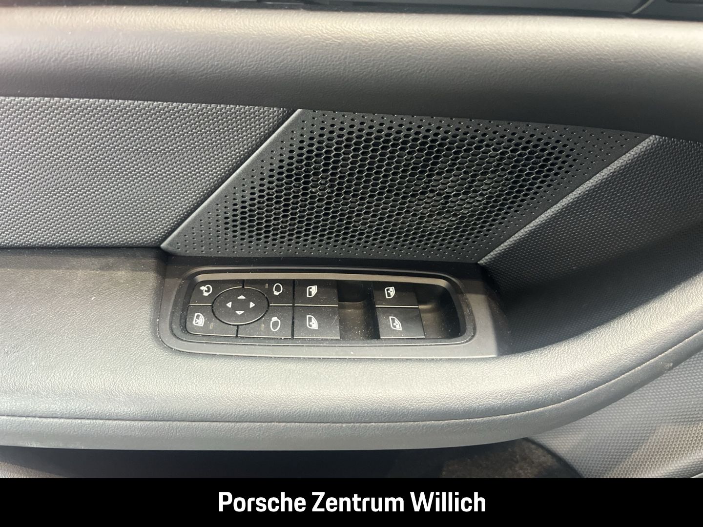 Porsche Taycan Lenkradheizung Lederausstattungen LED