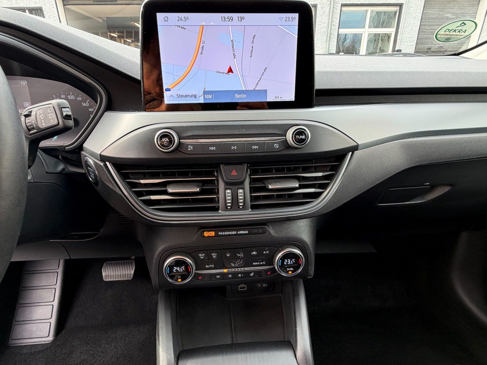 Ford Focus Turnier Cool & Connect*Autom*LED*AHK*Face
