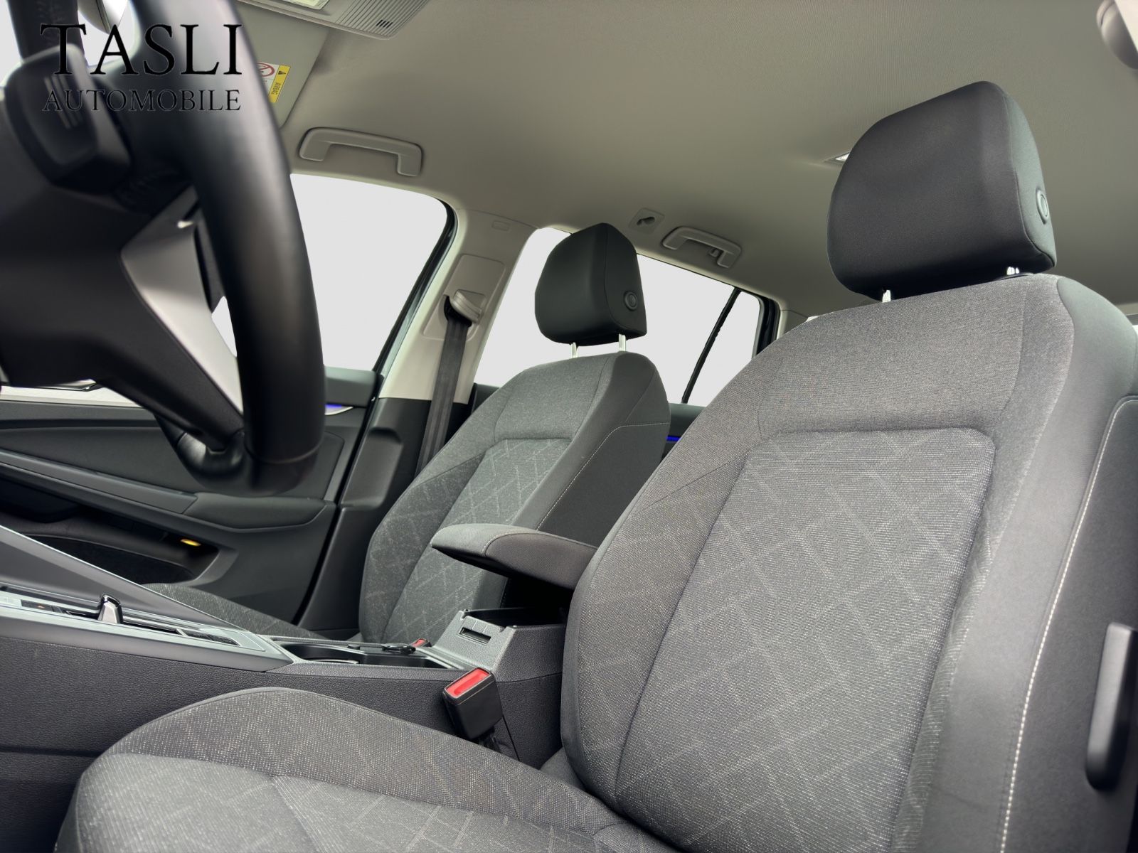 Volkswagen Golf VIII/8 Variant Life - Samsaru's Car Outlet
